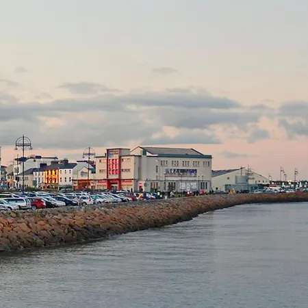 Apartment Salthill Promenade, A Very Cool & Location Galway